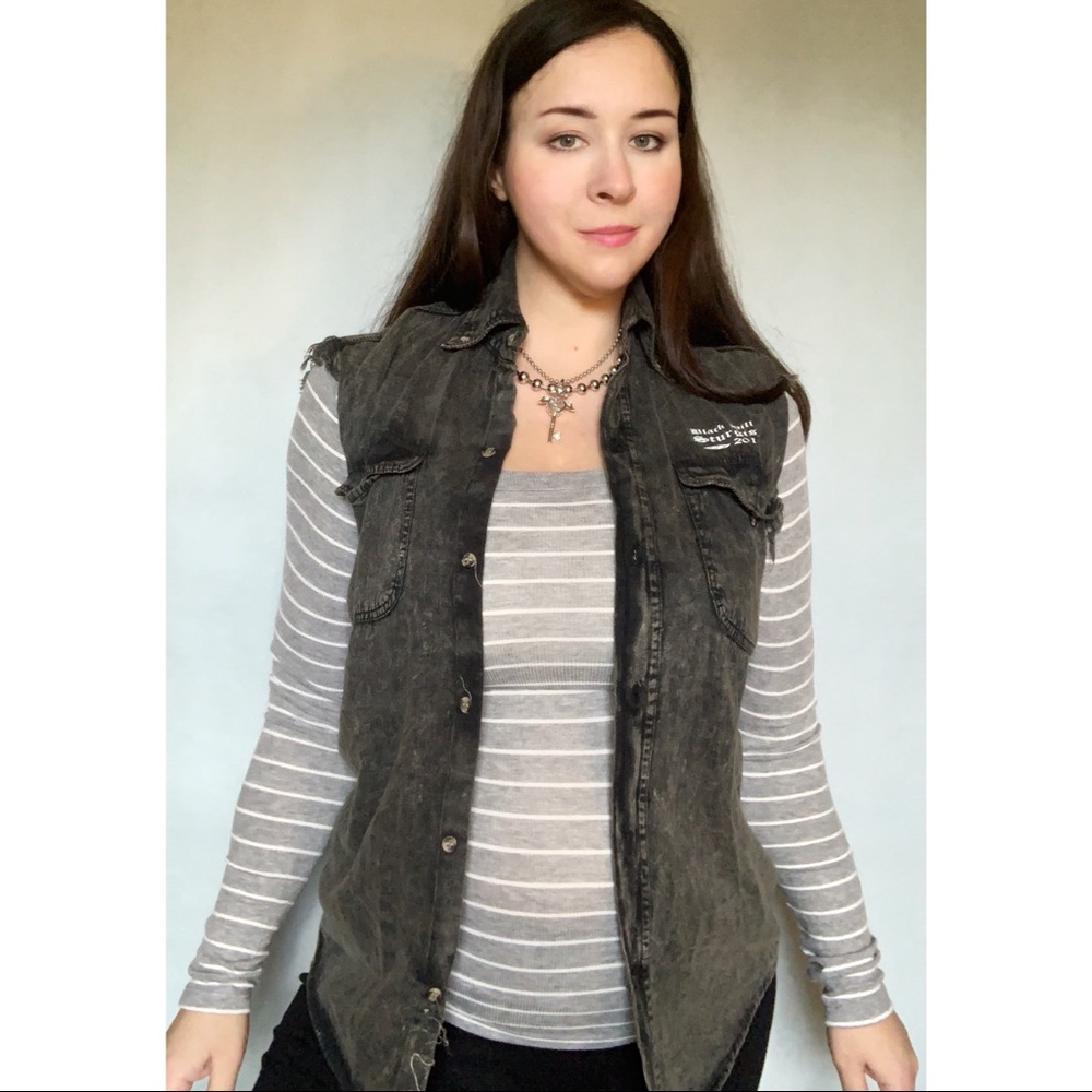 ❌SOLD❌ Denim cut-off shirt/vest